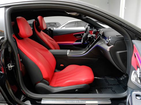 Used 2024 Mercedes-Benz CLE 300 4MATIC Coupe image 28