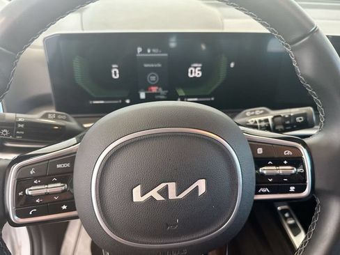 Certified 2025 Kia Sorento S FWD image 12