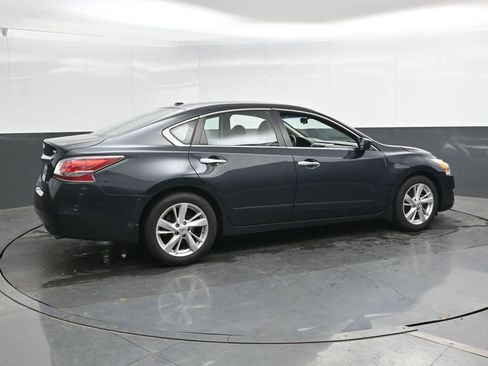 Used 2014 Nissan Altima 2.5 SV FWD image 2