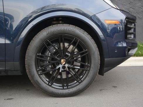 Certified 2025 Porsche Cayenne Coupe image 11