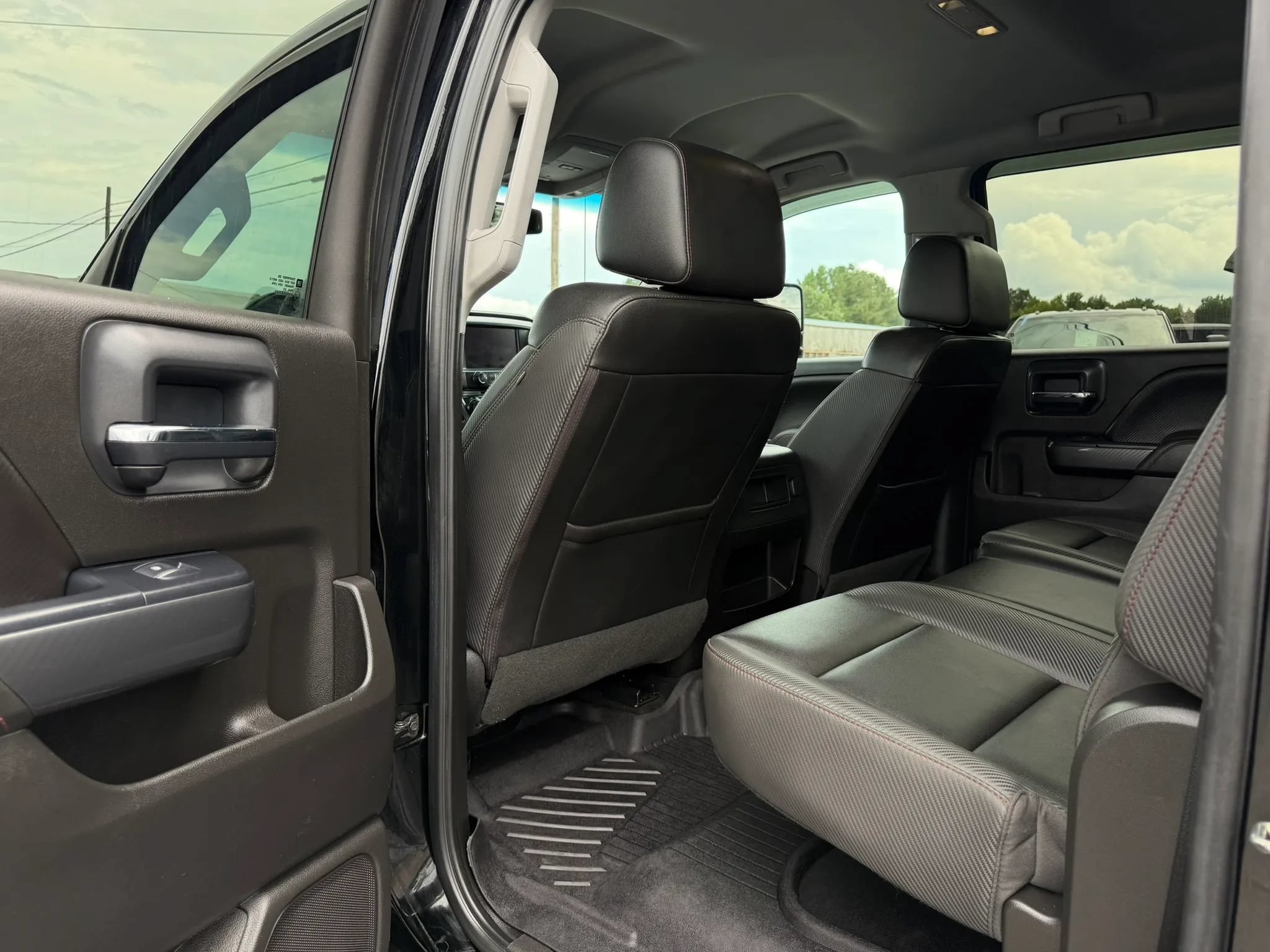 Used 2018 GMC Sierra 2500 SLT w/ Duramax Plus Package AWD/4WD image 23
