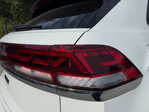 Used 2025 Volkswagen Atlas Cross Sport SE AWD/4WD image 11