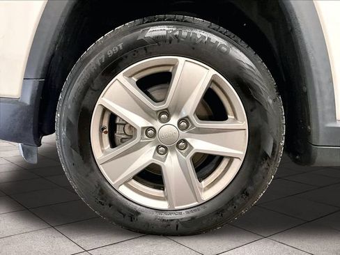 Used 2022 Jeep Compass Latitude AWD/4WD image 8