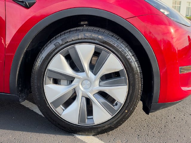 Used 2024 Tesla Model Y Long Range AWD/4WD image 17