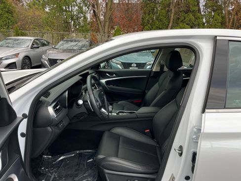 Used 2025 Genesis G70 2.5T image 27