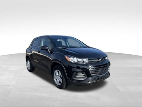 Used 2021 Chevrolet Trax LS w/ Tint and Cruise Package AWD/4WD image 7