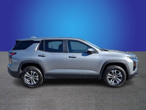 Used 2025 Chevrolet Equinox LT FWD image 2