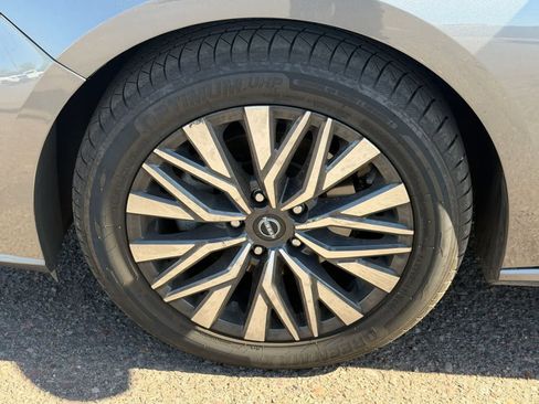 Used 2024 Nissan Altima 2.5 SV FWD image 6