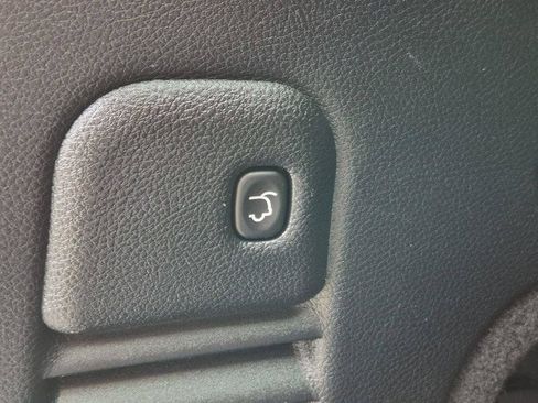 Used 2017 Jeep Grand Cherokee Overland AWD/4WD image 9