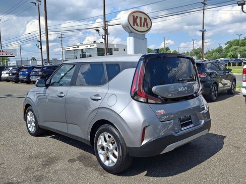 Used 2023 Kia Soul S FWD image 3