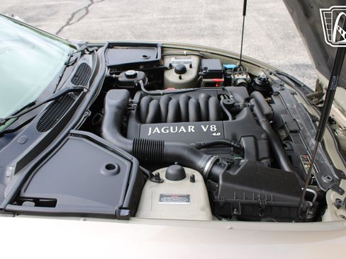 Used 1999 Jaguar XK8 Convertible RWD image 11