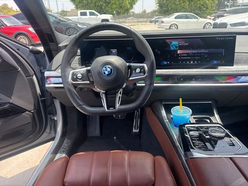 Used 2025 BMW i7 xDrive60 AWD/4WD image 19
