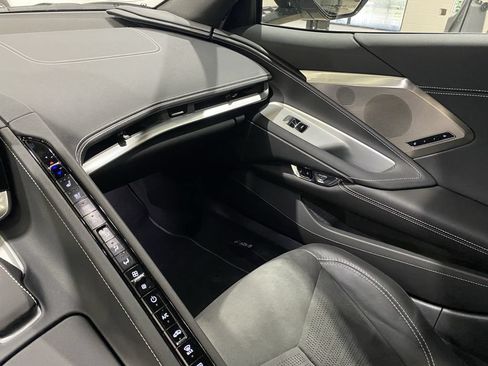 Used 2024 Chevrolet Corvette Stingray Preferred Cpe w/ Z51 Performance Package RWD image 4