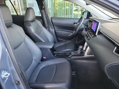 Used 2024 Toyota Corolla Cross XLE image 30