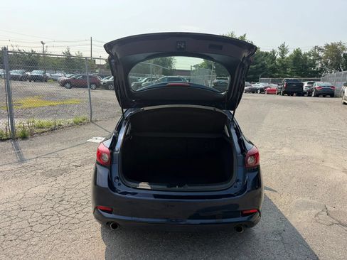 Used 2018 MAZDA MAZDA3 Touring FWD image 29