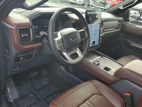 Used 2024 Ford Expedition Limited image 23