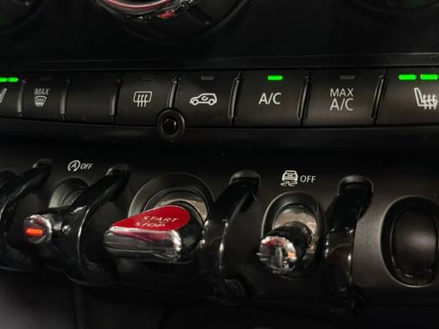 Used 2018 MINI Cooper 4-Door Hardtop FWD image 34