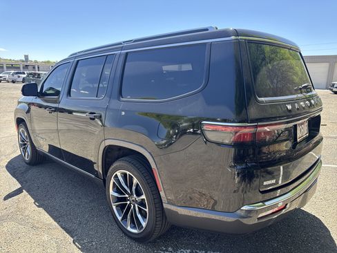 Used 2022 Jeep Wagoneer Series III w/ Premium Group I RWD image 5