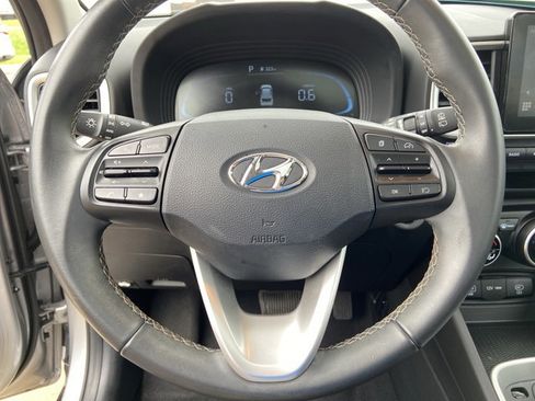 Used 2025 Hyundai Venue SEL FWD image 35