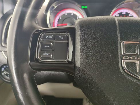 Used 2019 Dodge Grand Caravan SXT FWD image 31