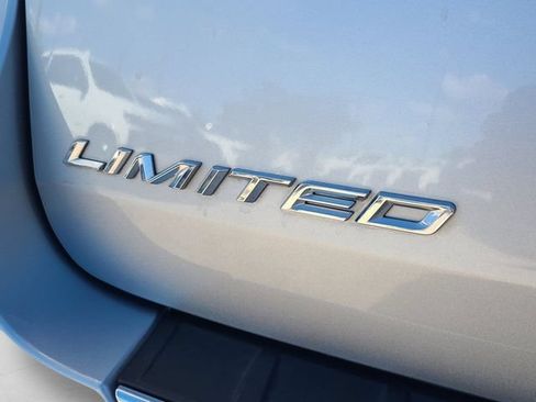 Used 2023 Ford Explorer Limited w/ Equipment Group 301A AWD/4WD image 35