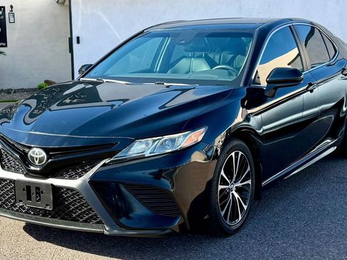 Used 2019 Toyota Camry SE FWD image 1