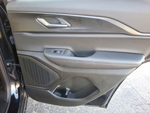 Used 2025 Jeep Grand Cherokee Altitude image 14