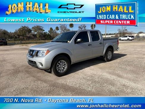 Used 2018 Nissan Frontier SV image 2