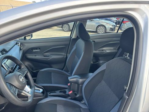 Used 2025 Nissan Versa SV FWD image 34