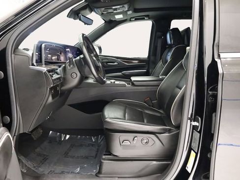 Used 2021 Cadillac Escalade Premium Luxury AWD/4WD image 13