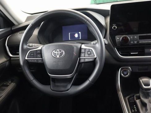Used 2025 Toyota Grand Highlander AWD image 16