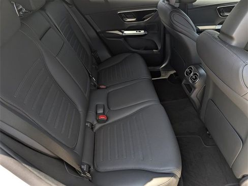 Used 2025 Mercedes-Benz GLC 350e 4MATIC image 33