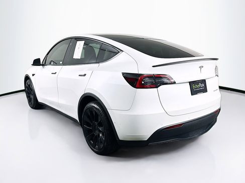 Used 2022 Tesla Model Y Long Range image 5