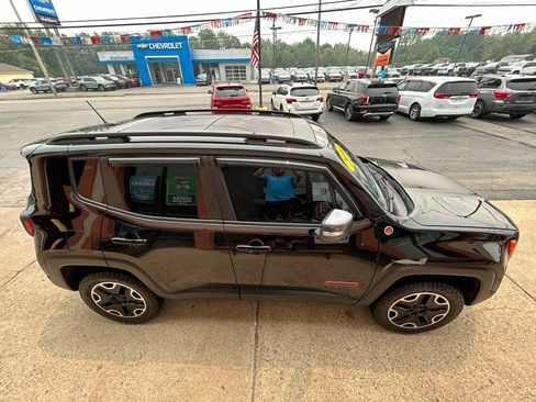 Used 2016 Jeep Renegade Trailhawk w/ Cold Weather Group AWD/4WD image 7