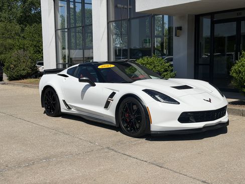 Used 2017 Chevrolet Corvette Grand Sport RWD image 2