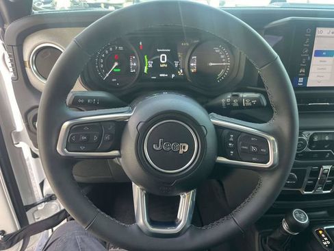 Used 2025 Jeep Wrangler Unlimited Sahara AWD/4WD image 23