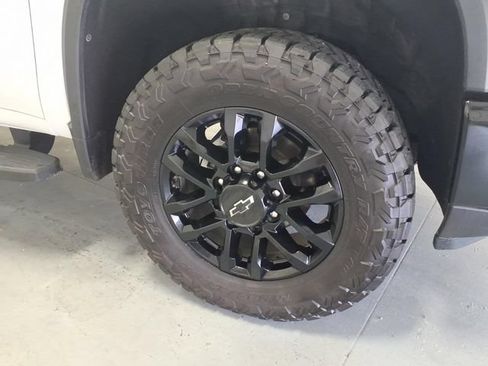 Used 2025 Chevrolet Silverado 2500 Custom w/ Custom Value Package AWD/4WD image 9