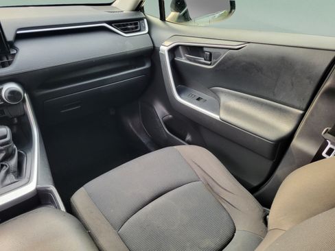 Used 2020 Toyota RAV4 LE w/ Carpet Mat Package FWD image 10