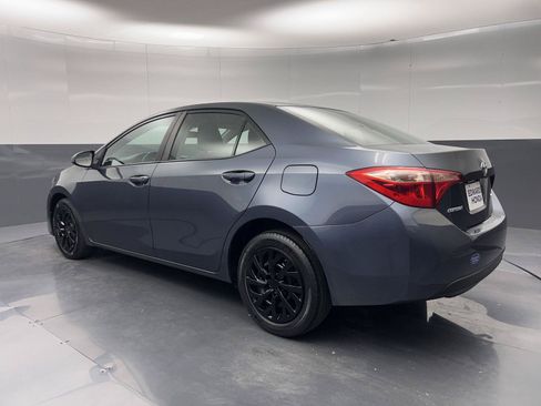 Used 2018 Toyota Corolla LE FWD image 29