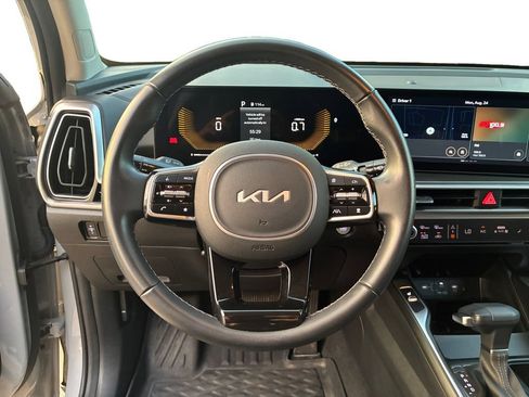 Used 2025 Kia Sorento S FWD image 12