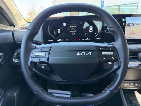 Used 2025 Kia K4 EX image 35