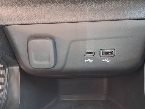 Used 2024 Chevrolet TrailBlazer LT w/ LT Cold Weather Package FWD image 8