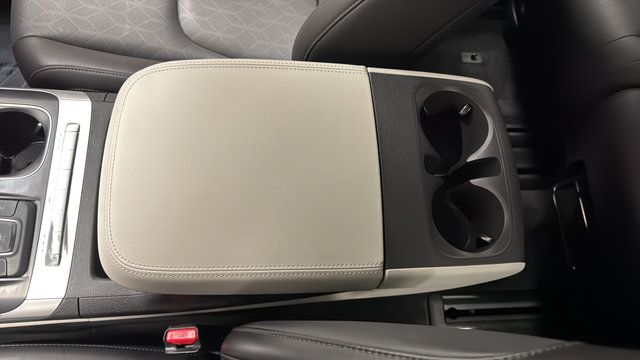 Used 2024 Kia Carnival LX FWD image 19