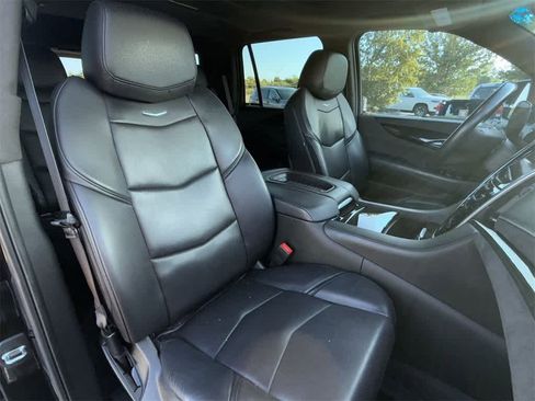Used 2020 Cadillac Escalade Platinum image 13
