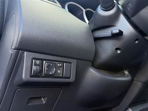 Used 2007 Nissan Versa Hatchback w/ Convenience Pkg FWD image 13