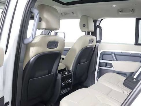 Used 2022 Land Rover Defender 110 S image 10