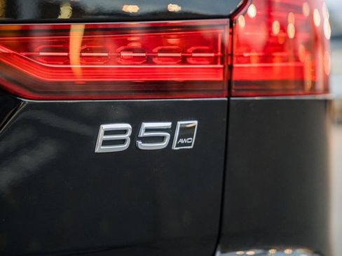 Used 2023 Volvo V60 B5 Cross Country Plus image 8