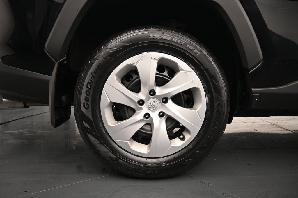 Used 2023 Toyota RAV4 LE AWD/4WD image 10