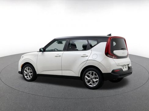 Used 2025 Kia Soul LX w/ LX Technology Package FWD image 7