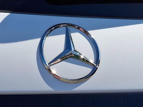 Used 2024 Mercedes-Benz GLC 300 4MATIC image 30